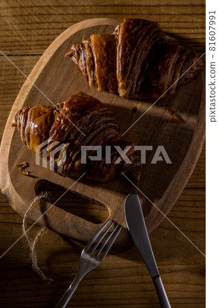 羊角麵包看起來很美味 81607991