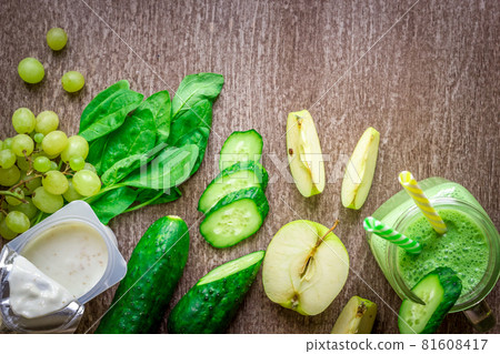 Green smoothie with apples, yogurt, spinach, cucumber on wooden background 81608417