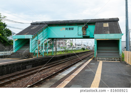Platform of Akogi Station in Tsu City, Mie Prefecture Platform of Akogi Station in Tsu City, Mie Prefecture 81608921