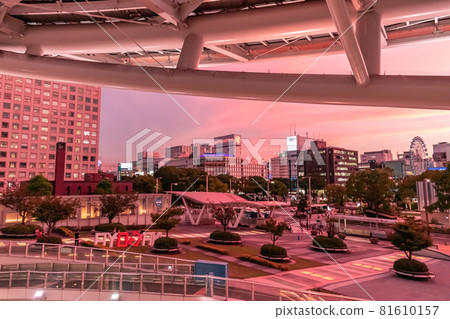 Oasis 21, Sakae cityscape dyed in the sunset <Nagoya City, Aichi Prefecture> Oasis 21, Sakae cityscape dyed in the sunset <Nagoya City, Aichi Prefecture> 81610157
