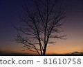 Gradation of the autumn sky at dusk 81610758