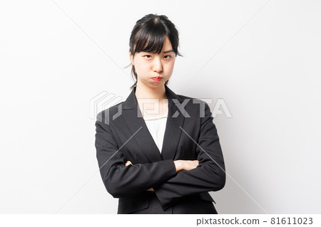 Angry and bad-tempered young business woman 81611023