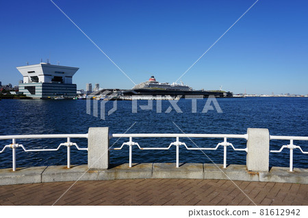 Yamashita Park in Yokohama: A panoramic view of Yokohama Port from the white railings along the waterfront (Yokohama City, Kanagawa Prefecture) Yamashita Park in Yokohama: A panoramic view of Yokohama Port from the white railings along the waterfront (Yokohama City, Kanagawa Prefecture) 81612942