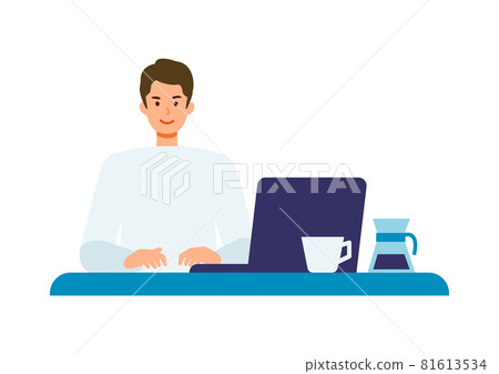 一個使用電腦的男人微笑著說話...... 一個使用電腦的男人微笑著說話...... 81613534