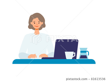 一個使用電腦的女人微笑著說話...... 81613536