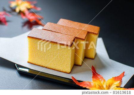 Castella as a seasonal gift 81613618