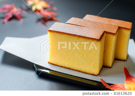 Castella as a seasonal gift 81613620
