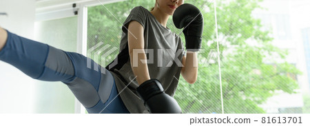 Training at a personal gym Women 81613701