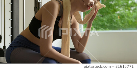 Training at a personal gym Women 81613771