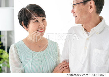 Senior couple smile refreshing 81613878