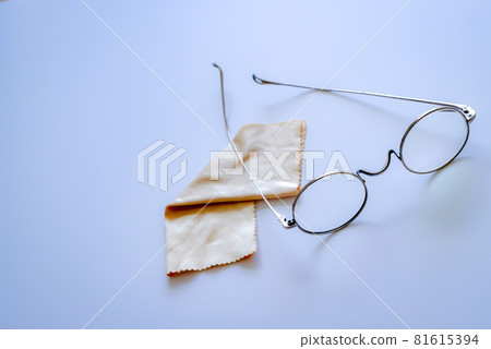 圓形眼鏡和鏡片濕巾 圓形眼鏡和鏡片濕巾 81615394