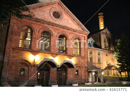北海道札幌啤酒園的磚砌建築（夜間） 81615771