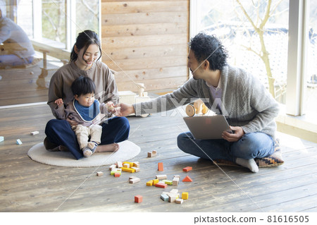 Family winter 81616505