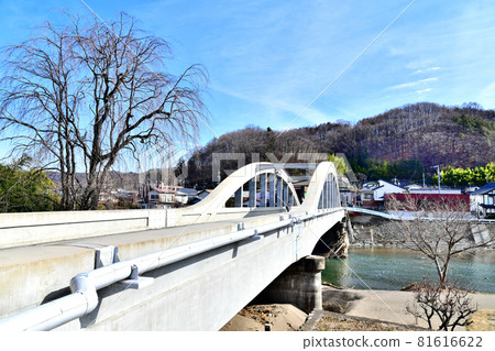 Overlooking the Sakae Bridge / Chikuma River Koumi Line (Sakuho Town, Nagano Prefecture) [2020.2] 81616622