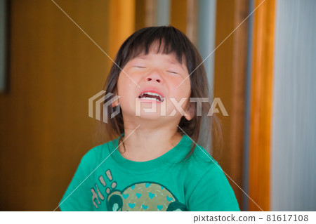 Crying girl 81617108