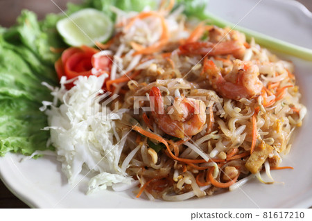 Thai food pad thai fried noodle with shrimp Thai food pad thai fried noodle with shrimp 81617210