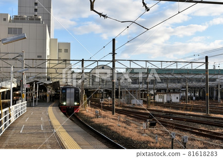 Toyohashi Station (Meitetsu platform) 81618283
