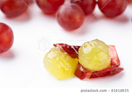 Grape 81618635