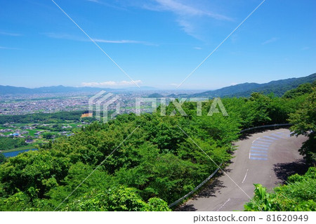View toward Awaji Island from the Cherry Road Line in Yoshinogawa City, Tokushima Prefecture View toward Awaji Island from the Cherry Road Line in Yoshinogawa City, Tokushima Prefecture 81620949