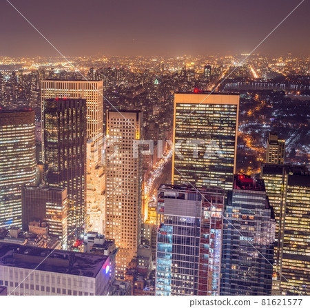 View of New York Manhattan during sunset hours View of New York Manhattan during sunset hours 81621577