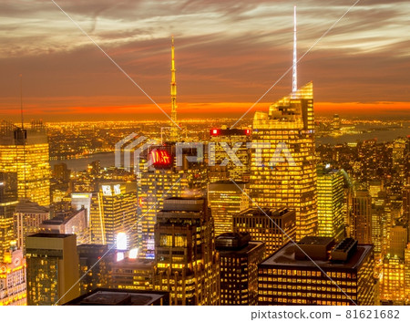New York - DECEMBER 20, 2013: View of Lower Manhattan on Decembe New York - DECEMBER 20, 2013: View of Lower Manhattan on Decembe 81621682