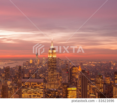 View of New York Manhattan during sunset hours View of New York Manhattan during sunset hours 81621696
