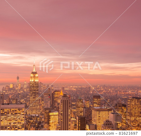 View of New York Manhattan during sunset hours View of New York Manhattan during sunset hours 81621697