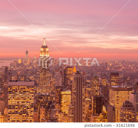 View of New York Manhattan during sunset hours View of New York Manhattan during sunset hours 81621698