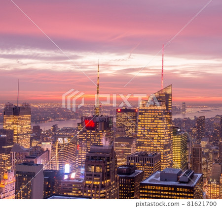 New York - DECEMBER 20, 2013: View of Lower Manhattan on Decembe 81621700