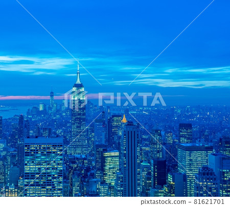 View of New York Manhattan during sunset hours View of New York Manhattan during sunset hours 81621701