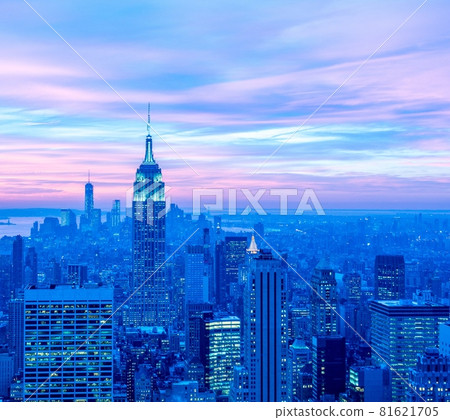 View of New York Manhattan during sunset hours View of New York Manhattan during sunset hours 81621705