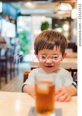 1 boy and 1 child 81622818