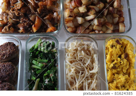 Prepare a week's worth of side dishes in bulk on the weekend and store them in the refrigerator Prepare a week's worth of side dishes in bulk on the weekend and store them in the refrigerator 81624385
