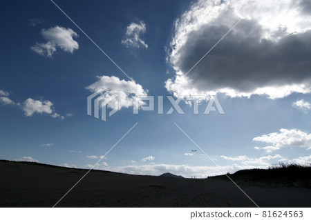 Tottori four seasons walk autumn sand dunes Tottori four seasons walk autumn sand dunes 81624563