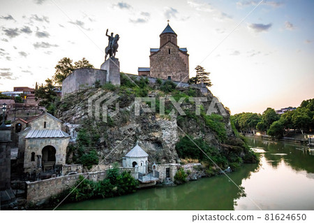 Vakhtang Gorgasali Statue and Metekhi Saint Virgin Church view in Tbilisi 81624650