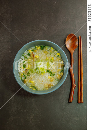 美味的煮乾明太菜韓國菜 81625138