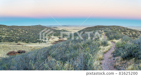 singletrack bike trail and rolling prairie 81625200
