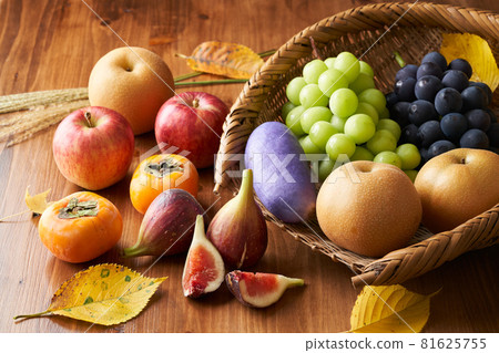 Autumn fruits Autumn fruits 81625755