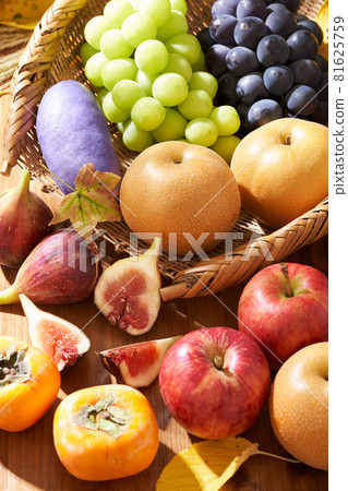 Autumn fruits Autumn fruits 81625759