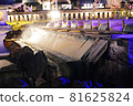 The Yubatake is lit up at night and is very romantic. 81625824
