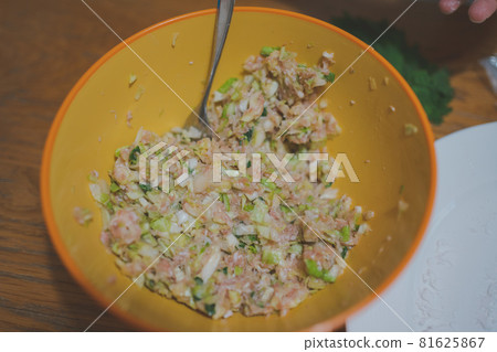 Making dumplings 81625867