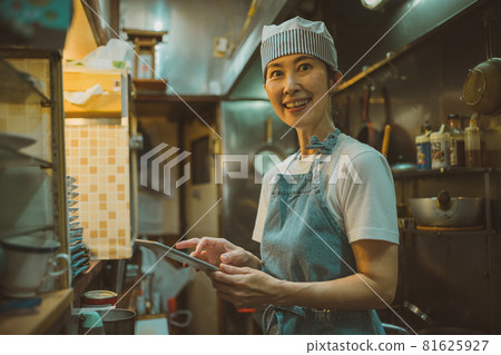 Downtown dining room 81625927