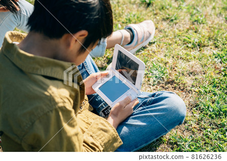Elementary school students playing games Elementary school students playing games 81626236