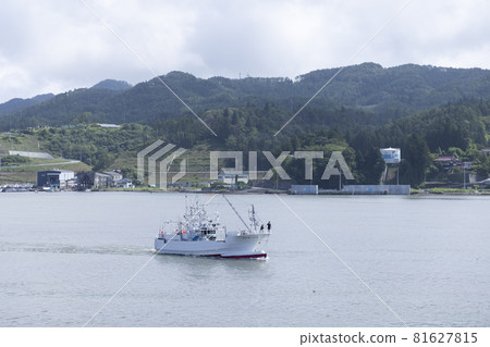 Kesennuma Port, Kesennuma Bay, Ship, Sea, Ocean surface, Mountains and ocean, A ship heading towards the Pacific Ocean 81627815