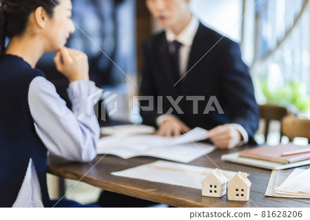 Business meetings Business negotiations Business meetings Business negotiations 81628206