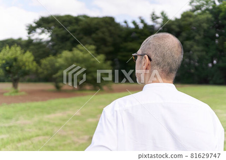 Elderly people struggling to utilize surplus land Elderly people struggling to utilize surplus land 81629747