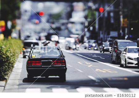 Japan's Roads and Taxis Japan's Roads and Taxis 81630112