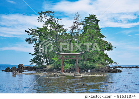 [Koiji Beach (Benten Island)] Koiji, Noto Town, Hosu District, Ishikawa Prefecture 81631874