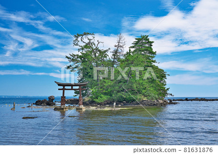 [Koiji Beach (Benten Island)] Koiji, Noto Town, Hosu District, Ishikawa Prefecture 81631876