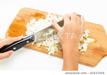 Chopped onion 81631956